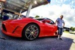 Kör en tur i en Ferrari
